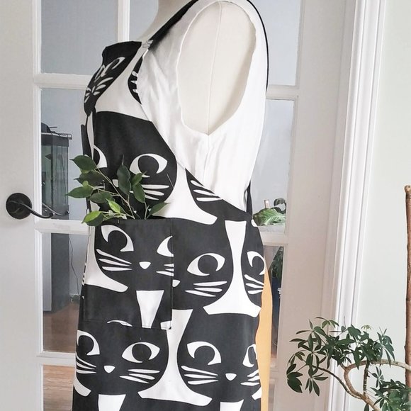 Womens Japanese CrossBack Apron. Cat lovers apron. No Ties Apron. Upcycled apron - Picture 4 of 8
